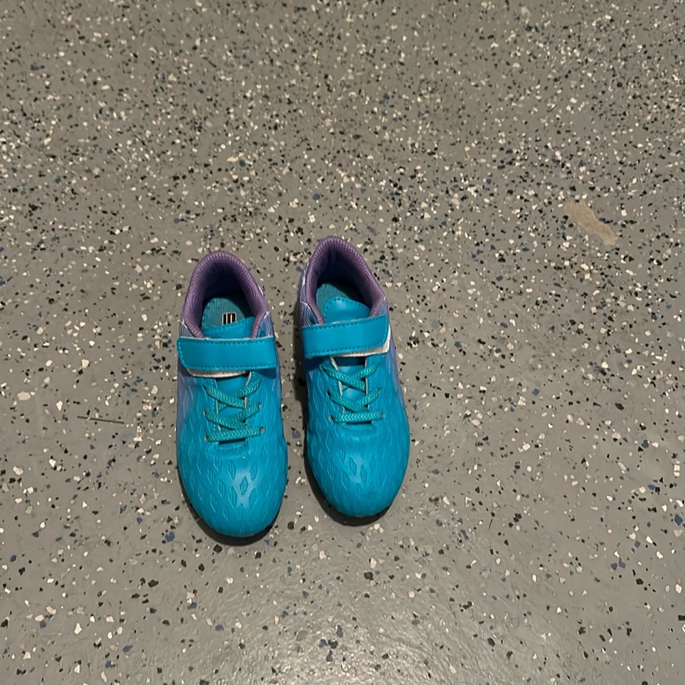 Kid size 11 soccer cleats